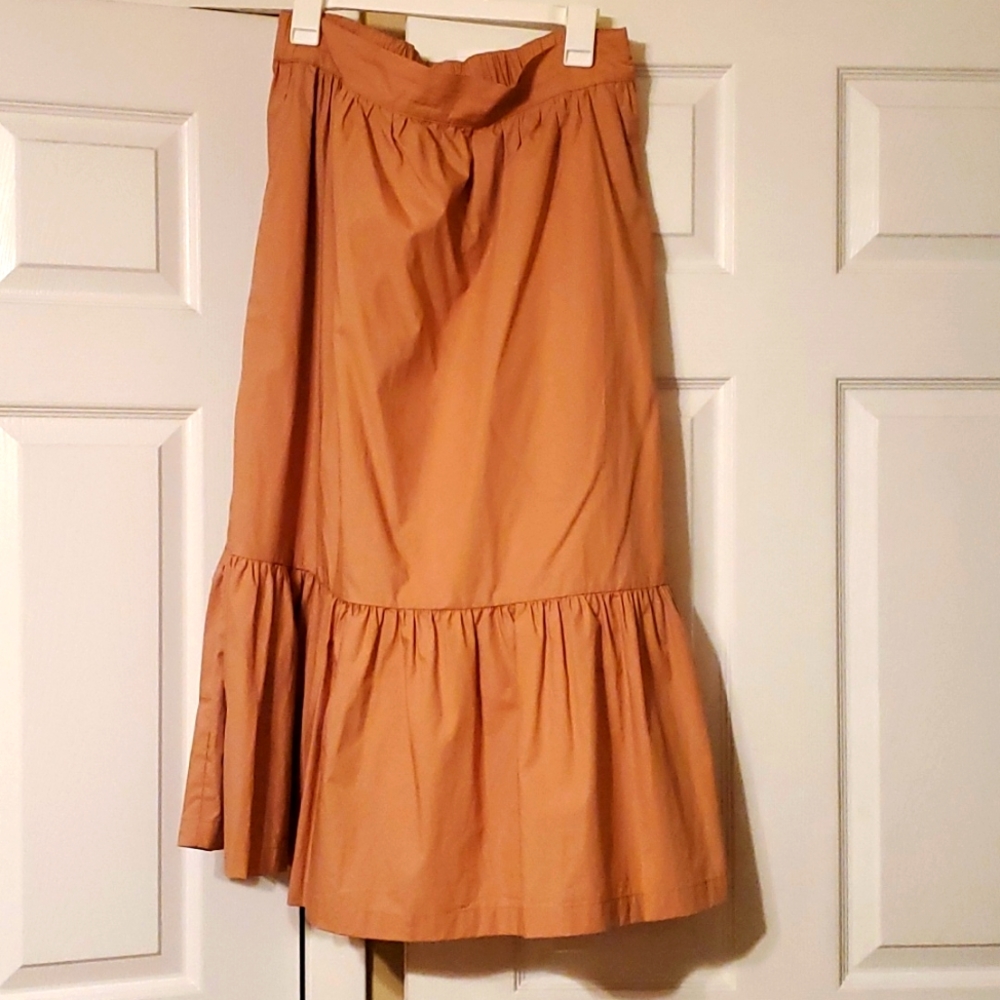 Cute mid length skirt
